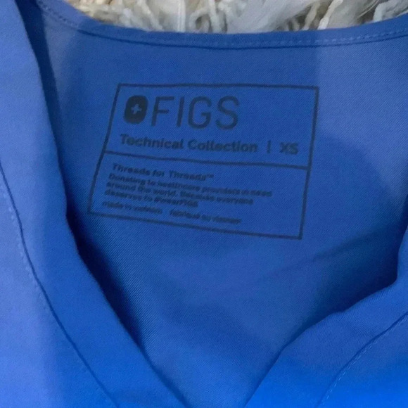 FIGS Tecnical collection tops - Picture 6 of 8
